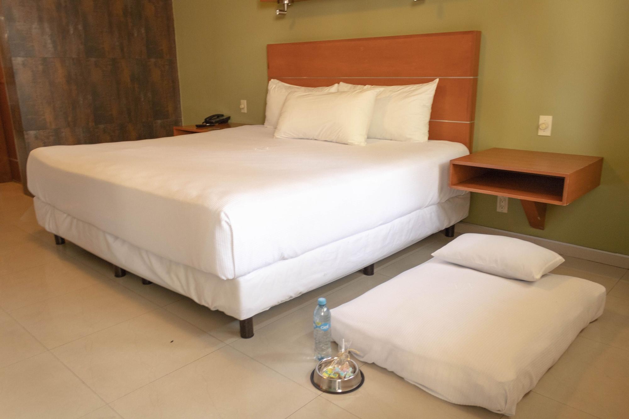 Hotel Calafia Mexicali Buitenkant foto