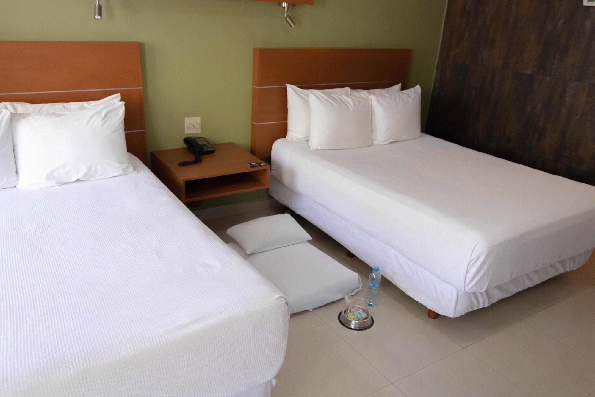 Hotel Calafia Mexicali Buitenkant foto